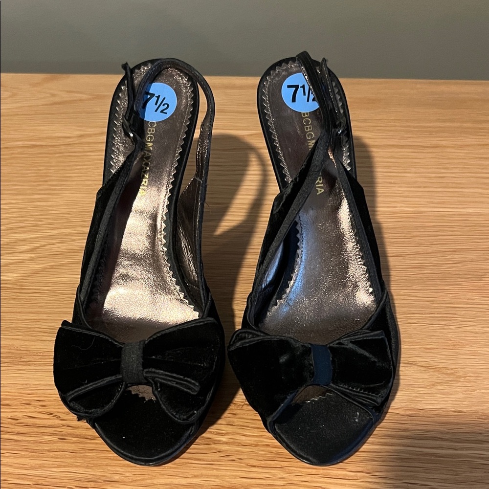 BCBG MAXAZRIA Elegant Black Suede Bow Slingback Heels (new - never worn)